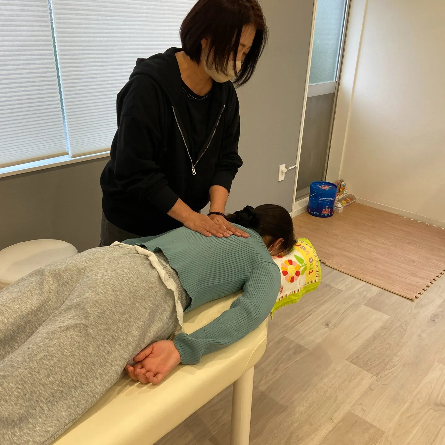 ✨本日は、家でもできる簡単痛みケア「５分間背骨ゆらしで体じゅ...