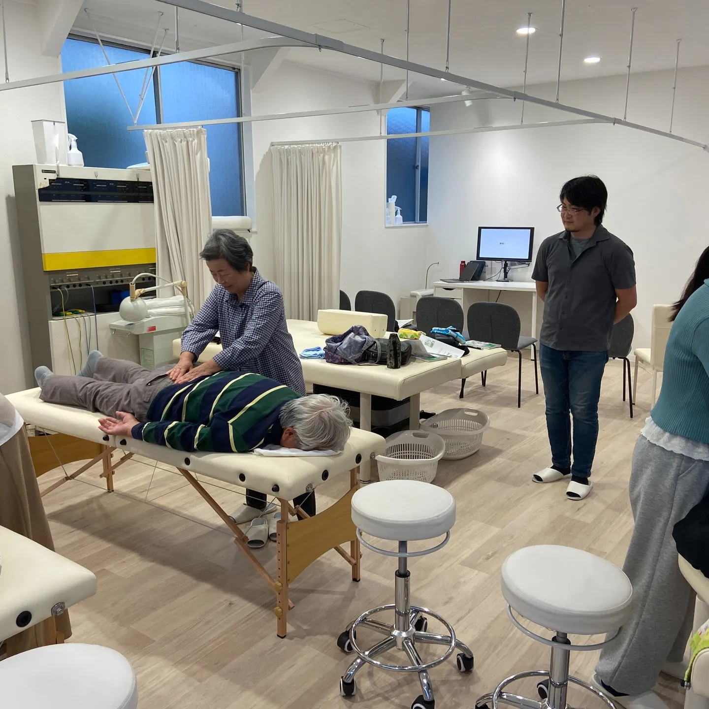 ✨本日は、家でもできる簡単痛みケア「５分間背骨ゆらしで体じゅ...